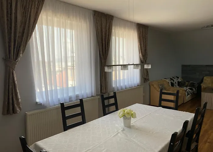 Daire Spacious In Town Centre Nové Zámky