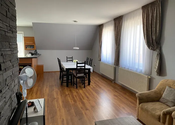 Spacious In Town Centre Daire Nové Zámky