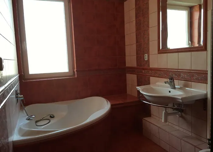 Spacious In Town Centre Apartament