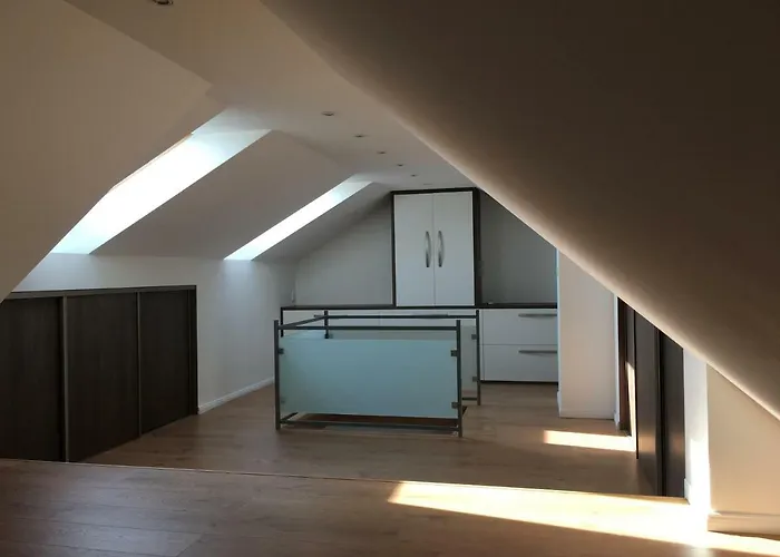 Apartment Spacious In Town Centre *