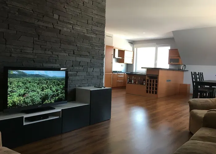 Spacious In Town Centre Daire *